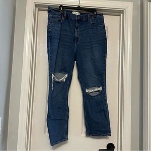 Abercrombie & Fitch Ultra High Rise Ankle Straight Jean